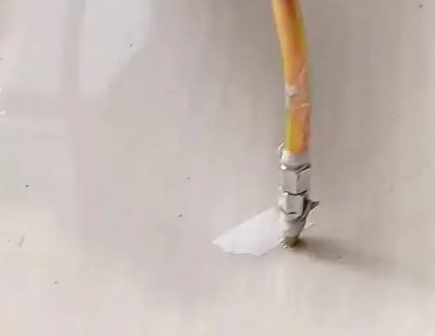 七里河瓷砖空鼓维修公司专业解答在瓷砖铺贴过程中，如果使用的砂料过粗（如全部使用了粗砂），可能会导致以下问题
